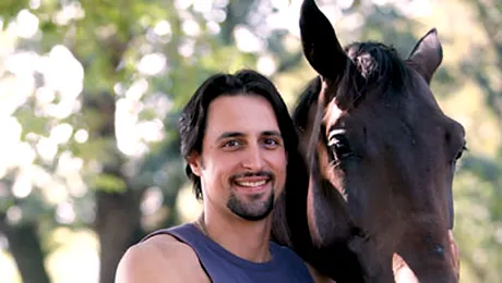 Denis Ştefan îşi dresează calul