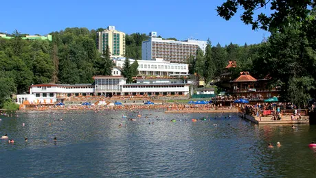 Sugestie de vacanţă: Lacul Ursu din Sovata, staţiunea care atrage anual zeci de mii de turişti