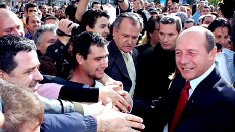 Traian Basescu, atacat cu un pistol de jucarie