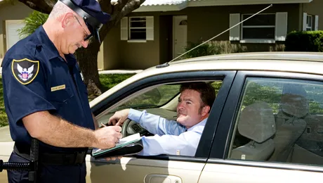 Cele mai bizare și lipsite de logică 25 de legi privind condusul