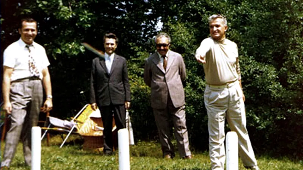 Nicolae Ceausescu si Ion Iliescu se intreceau la inele (Poze)