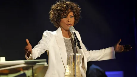 Whitney Houston isi surprinde fanii… cu silueta!