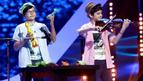 Doi copii cântă, la “Next Star”, un vals de Strauss, la vioară şi… găini
