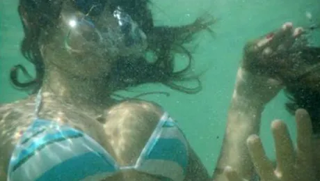 Dani Oţil a uitat de Mihaela! Şi-a petrecut vacanţa cu mai multe femei! (FOTO)