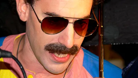 Borat, in rolul lui Freddie Mercury