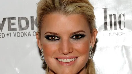 Jessica Simpson n-a bagat niciodata in gura ceva lung, tare si paros!