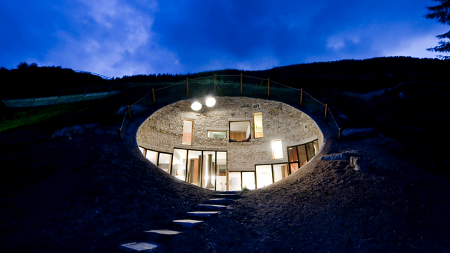 Casă în dealuri, Vals, Elveția