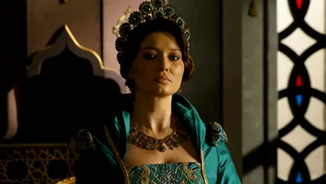 INTERVIU EXCLUSIV Superba actriţă Nurgul Yesilcay (serialul Kosem): “Secretele de beauty la care apelez sunt vechi de când lumea”