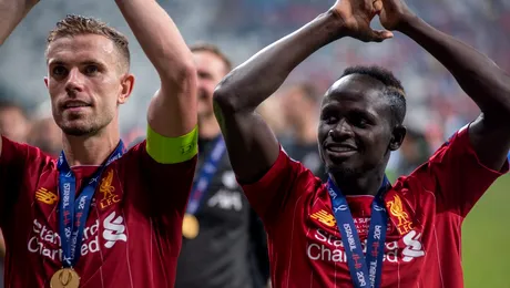 Povestea emoționantă a unui fotbalist celebru care își donează mare parte din venituri