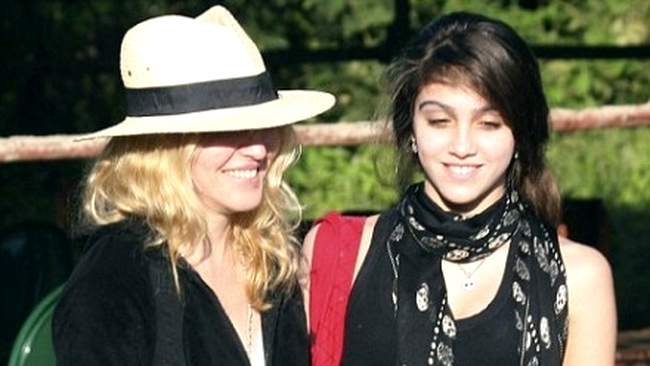 Madonna si Lourdes