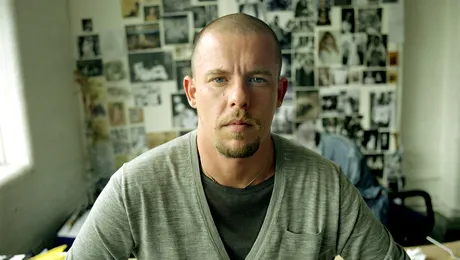 Lady GaGa, designer pentru Alexander McQueen