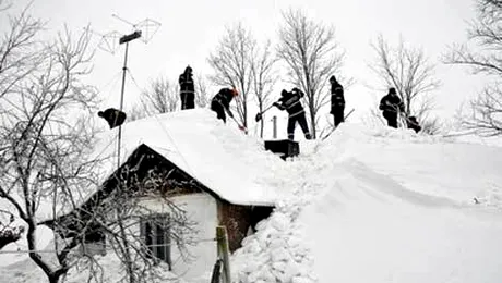 Sinistrații, atacați de hoți