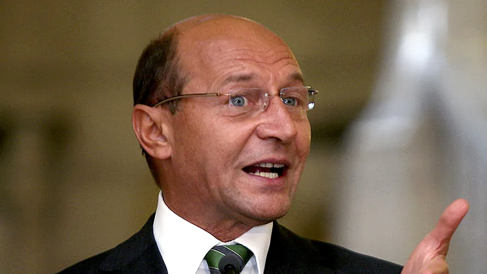 Basescu cere romanilor sa plateasca 5,5% la sanatate