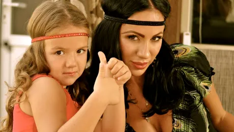 Rocsana Marcu îşi duce fetiţa în Egipt