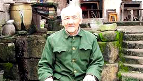 Un chinez sta treaz sase luni pe an, iar pe celelalte le doarme