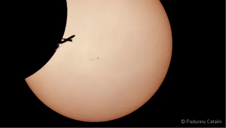 Un roman a reusit cea mai spectaculoasa fotografie a eclipsei de Soare din 4 ianuarie! (Poze)