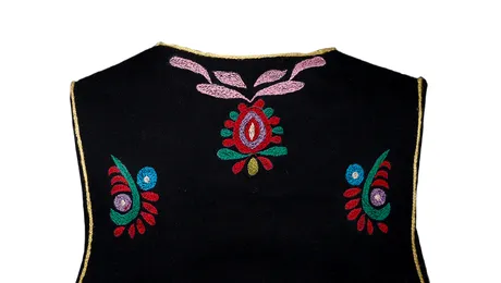 (P) Vestimentație românească de inspirație bizantină