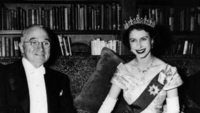 Regina Elisabeta a II-a cu Harry S. Truman (presedinte SUA: 12 aprilie 1945 - 20 ianuarie 1953)