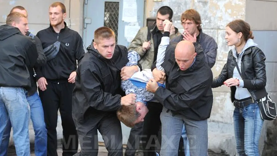 Politia din Belarus a dispersat violent protestatarii pasnici care scandau impotriva presedintelui