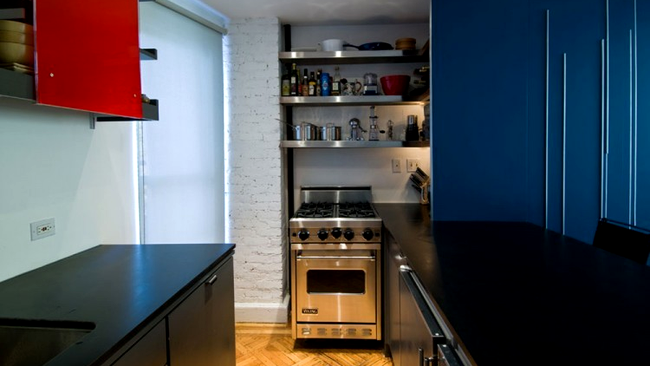 Spatiul de bucatarie si de servit masa