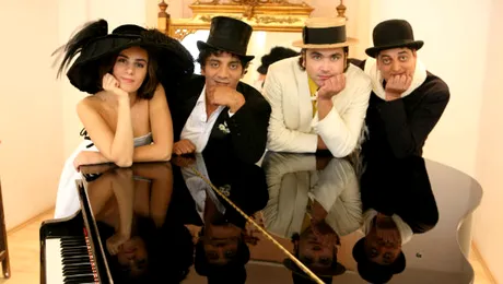 Marius Mihalache petrece cu 5 fete de Valentine’s Day!