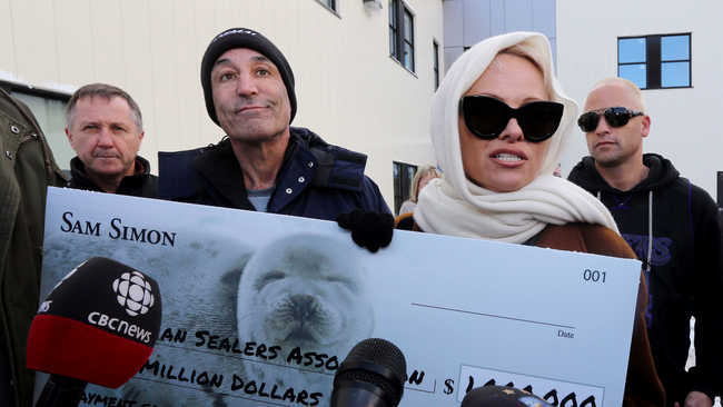 Sam si Pamela Anderson