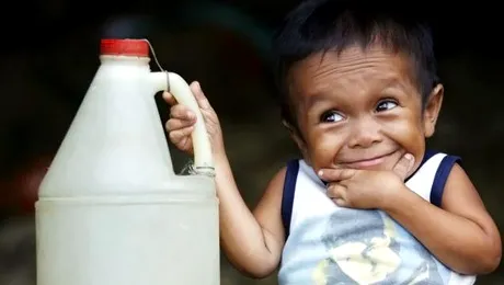 Cel mai scund om din lume: Junrey Balawing are 56 de cm, la 18 ani