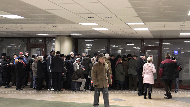 Dupa Institutul Matei Bals, Bucurestenii au luat cu asalt si Pasajul Universiotattii pentru a se vaccina impotriva gripei porcine