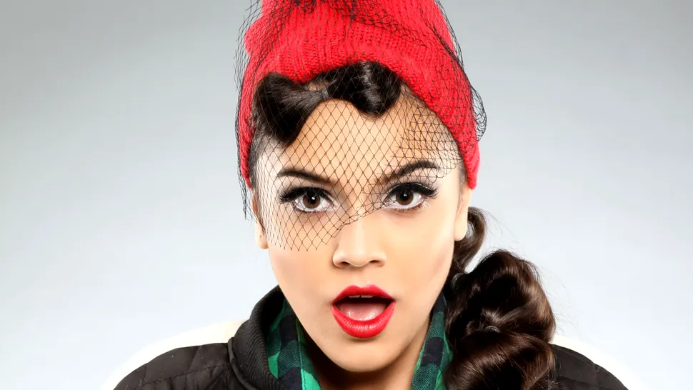 Carmen face “Domino”! Fiica unui celebru artist de la noi lansează primul single din cariera solo