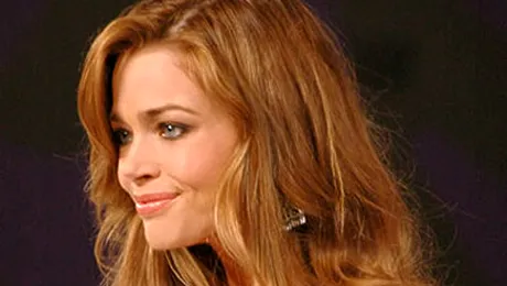 Denise Richards s-a apucat de dans