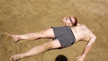 Cum se distreaza unii pe plaja (Poze)