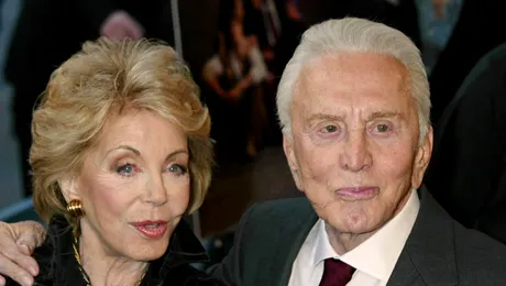 Văduva lui Kirk Douglas, producătoarea de film Anne Douglas, a murit la 102 ani