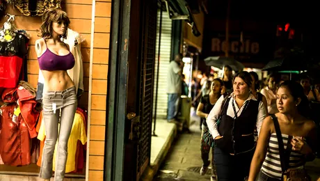 În Venezuela, manechinele își schimbă look-ul