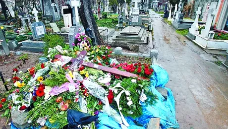 Florile de pe mormantul Ancai Parghel au fost furate!