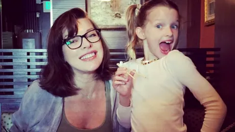 Prima poză cu bebeluşul Millei Jovovich