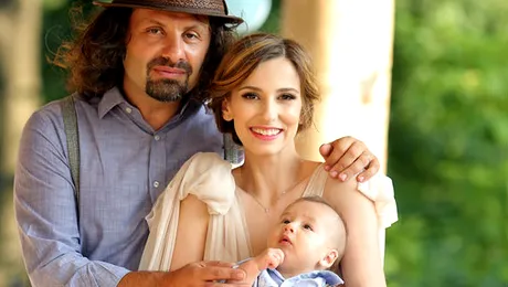 Dana Rogoz şi-a botezat fiul! Adela Popescu şi Radu Vâlcan au fost naşi