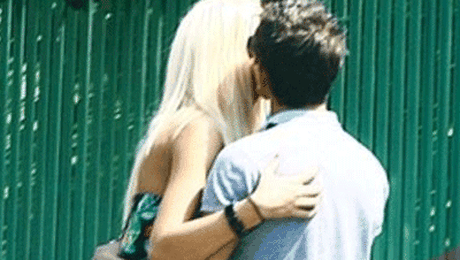 Iubita lui Botezatu se saruta cu alt barbat! (poze)