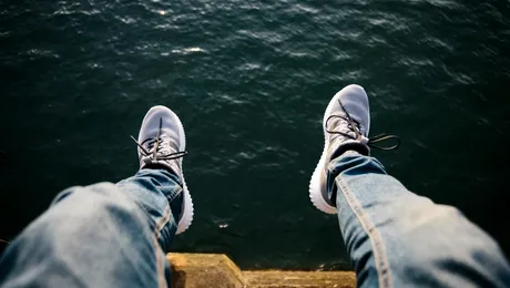 Cele mai populare și mai vândute mărci de adidași bărbați din lume