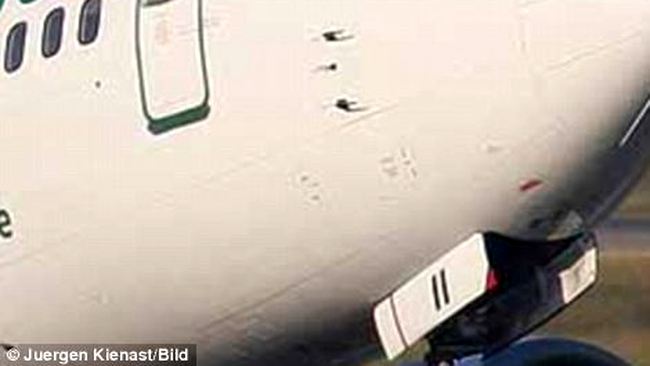 copilotul la geamul cursei Fly Germania