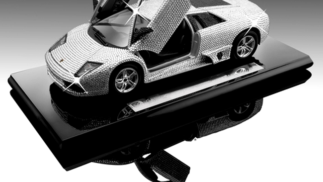 Macheta Lamborghini cu 7.000 de cristale Swarovski