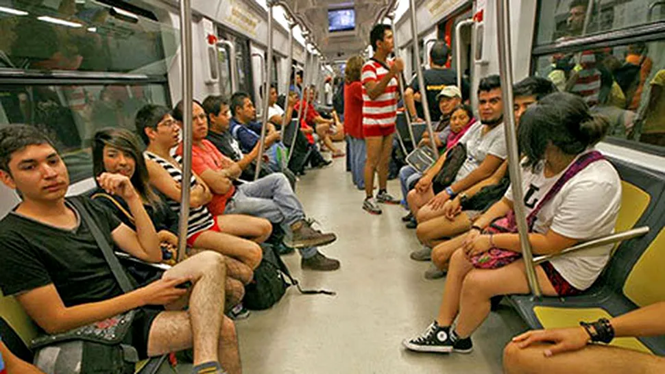 No Pants Day la București - călătorești cu metroul în lenjerie intimă