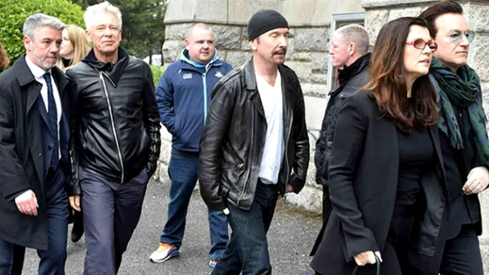 Bono, primul concert după accidentul din 2014! U2 a cântat la o înmormântare!