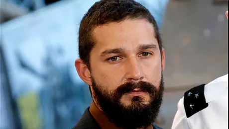 Shia LaBeouf, violat în public de o femeie necunoscută