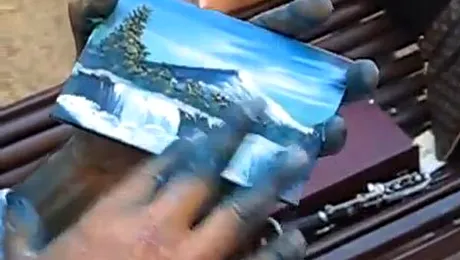 Un pictor stradal a reusit sa creeze mici opere de arta, in mai putin de 3 minute (Video)