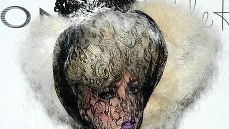 Lady GaGa nu stie ca Halloween-ul a trecut? (Poze)