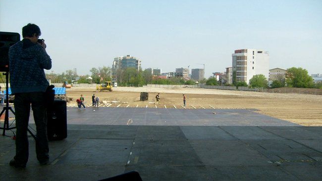 Zone Arena a fost inaugurata in data de 1 mai 2010 si trebuie demolata dupa nici trei luni de functionare