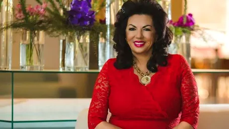 Carmen Harra , garderobă de mii de $. Rochie ca a Melaniei Trump, prima doamnă a Americii