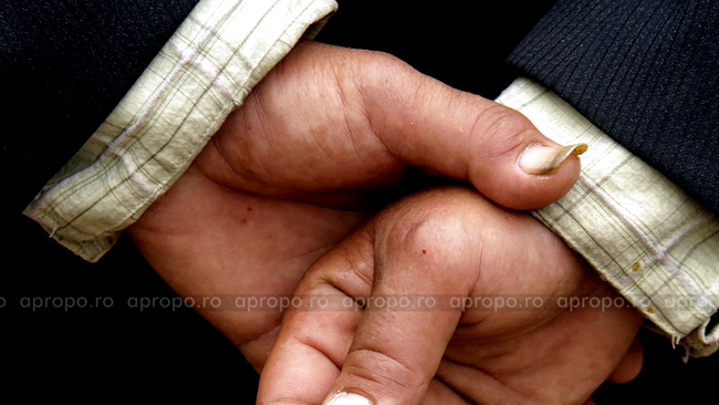 Mainile unui cersetor