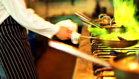 Și-a UCIS iubitul și l-a FIERT pe aragaz