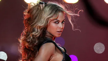Beyonce s-a dezlănțuit pe scenă, la Gala Superbowl 2013 (Video)